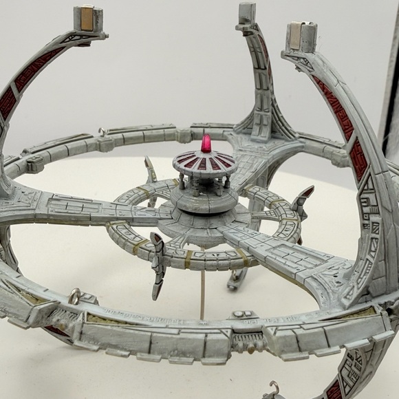 Hallmark Star Trek Ornaments Deep Space Nine & Voyager with Worf & Borg Designs - Picture 4 of 15